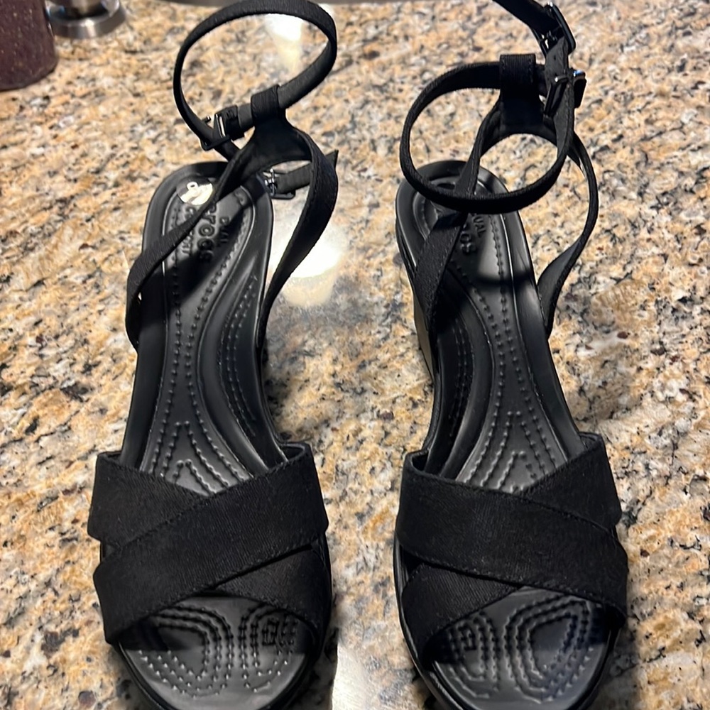 NEVER WORN Crocs wedges